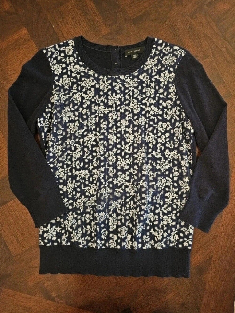 Ann Taylor Navy and White Floral Front Crewneck Sweater Top 3/4 Sleeve XXS